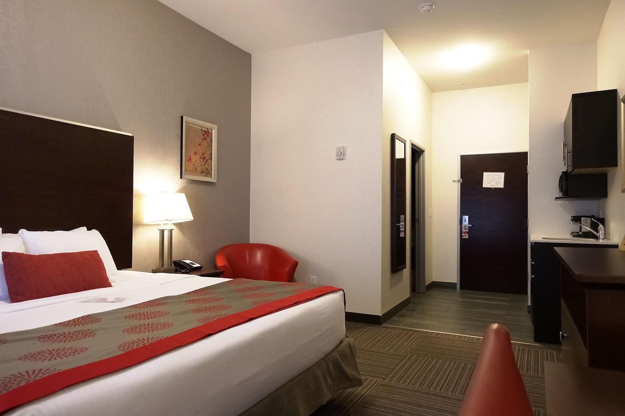 Ramada By Wyndham Moose Jaw Hotel Exterior photo