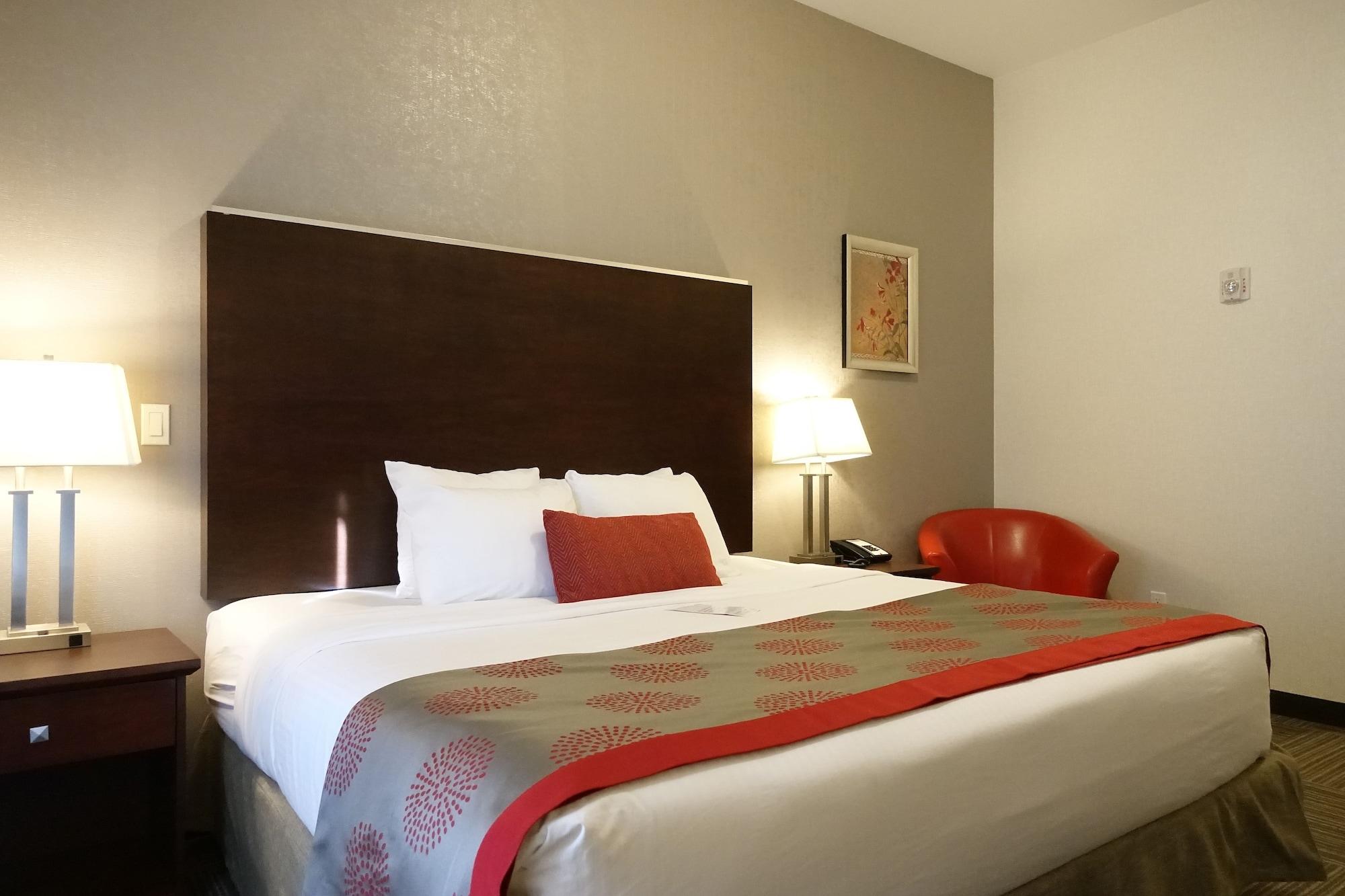 Ramada By Wyndham Moose Jaw Hotel Exterior photo
