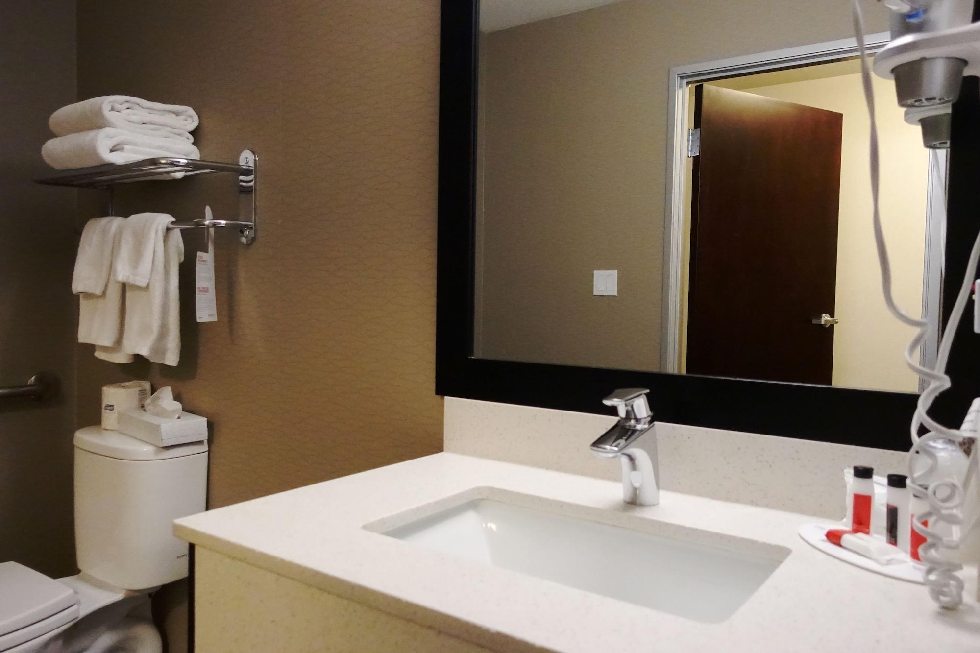 Ramada By Wyndham Moose Jaw Hotel Exterior photo
