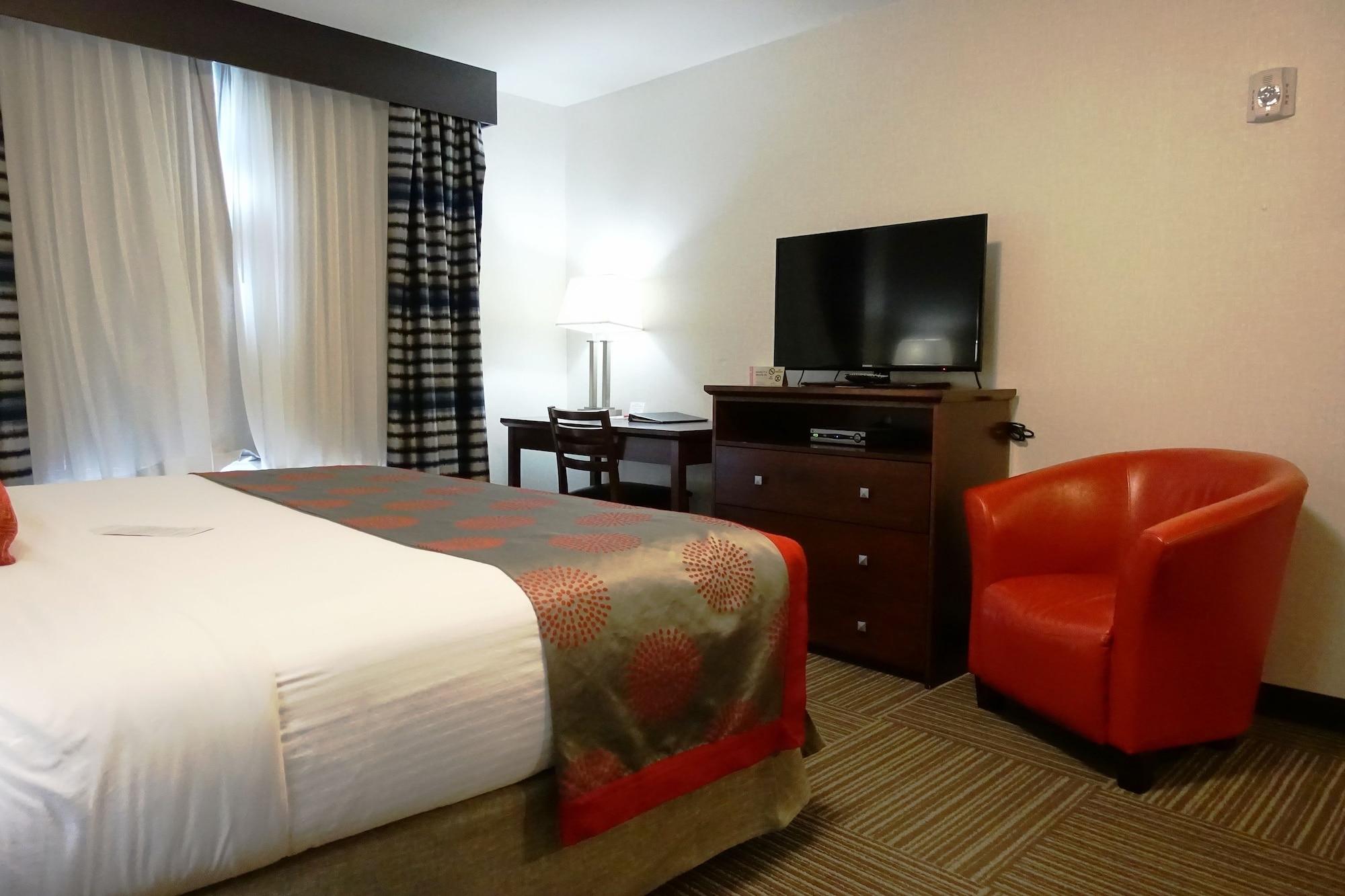 Ramada By Wyndham Moose Jaw Hotel Exterior photo