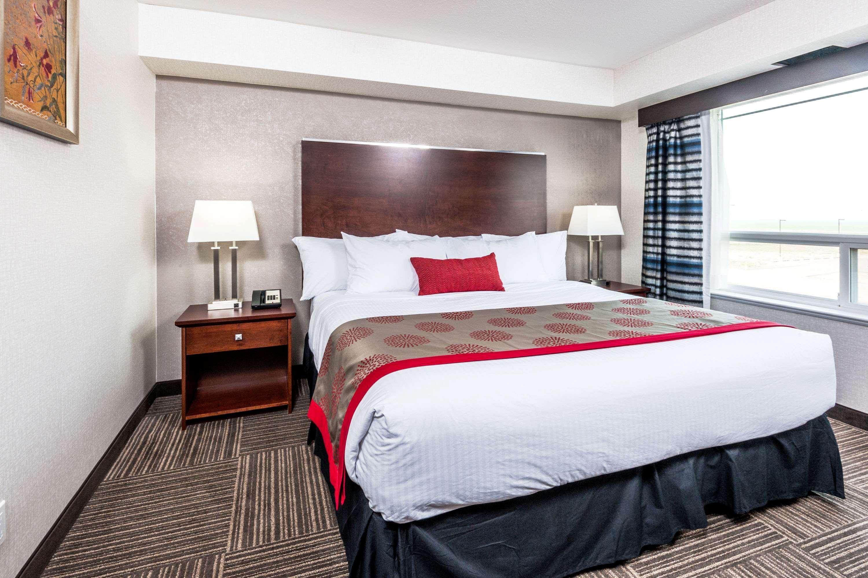 Ramada By Wyndham Moose Jaw Hotel Exterior photo