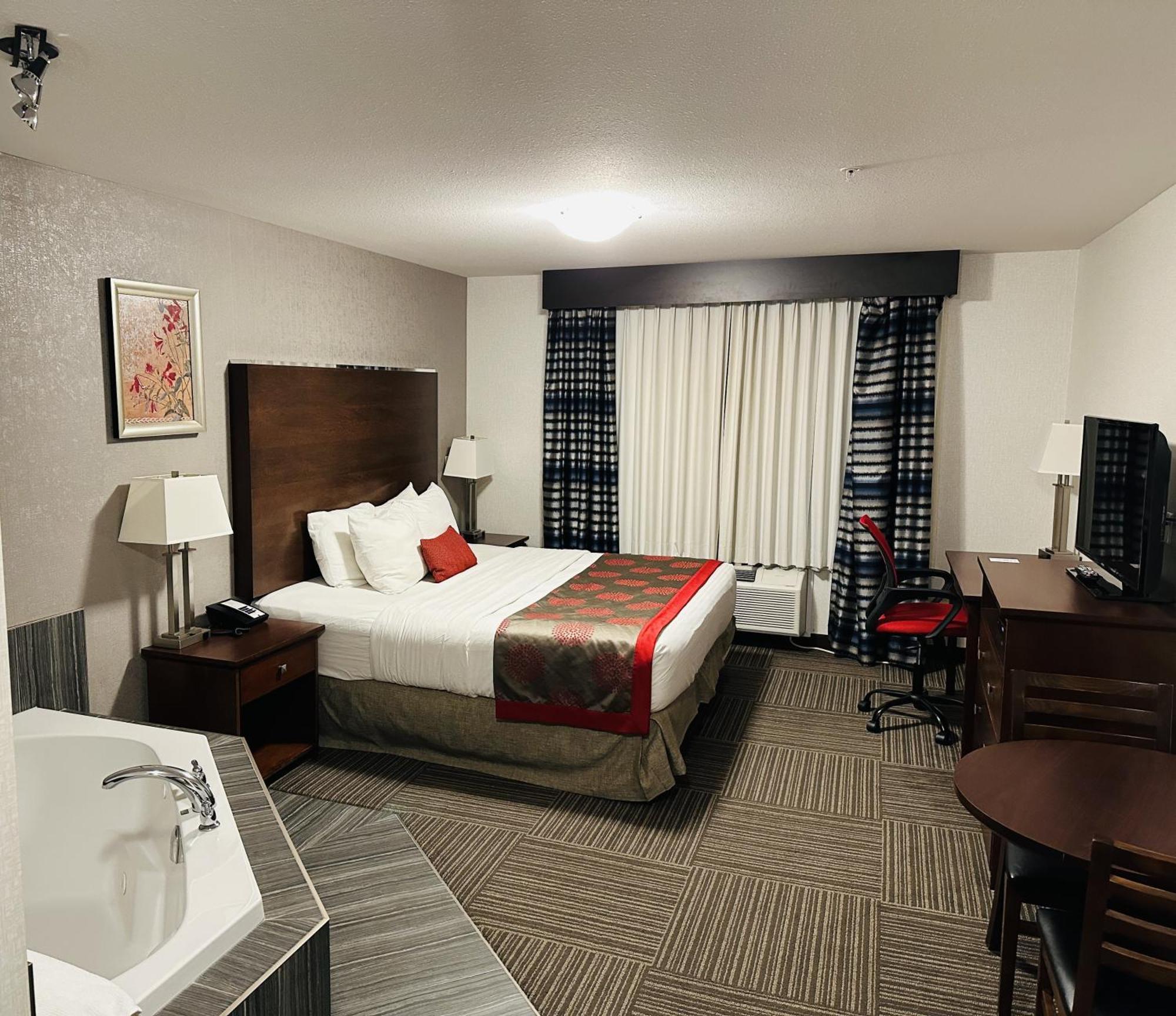 Ramada By Wyndham Moose Jaw Hotel Exterior photo
