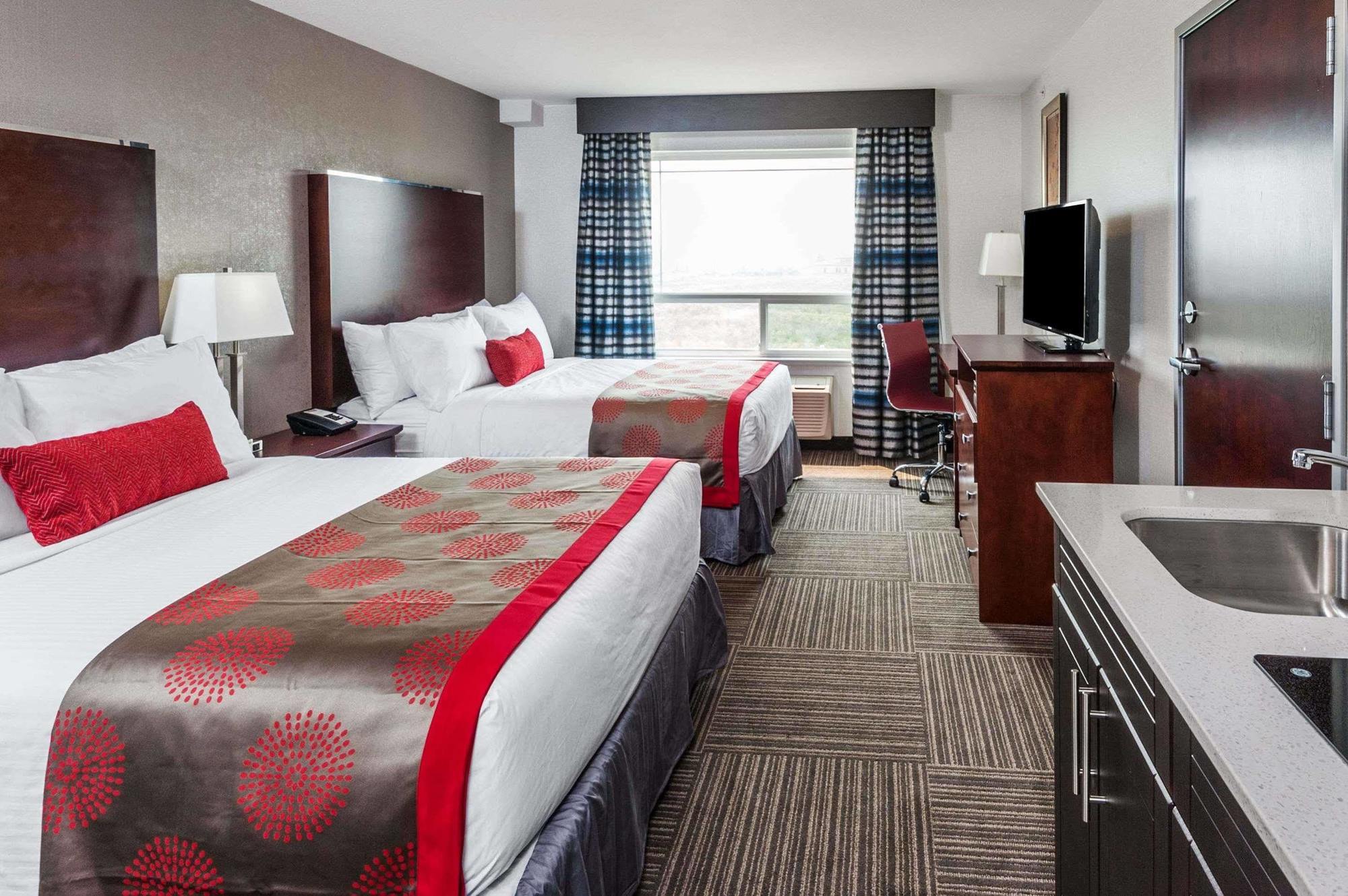 Ramada By Wyndham Moose Jaw Hotel Exterior photo