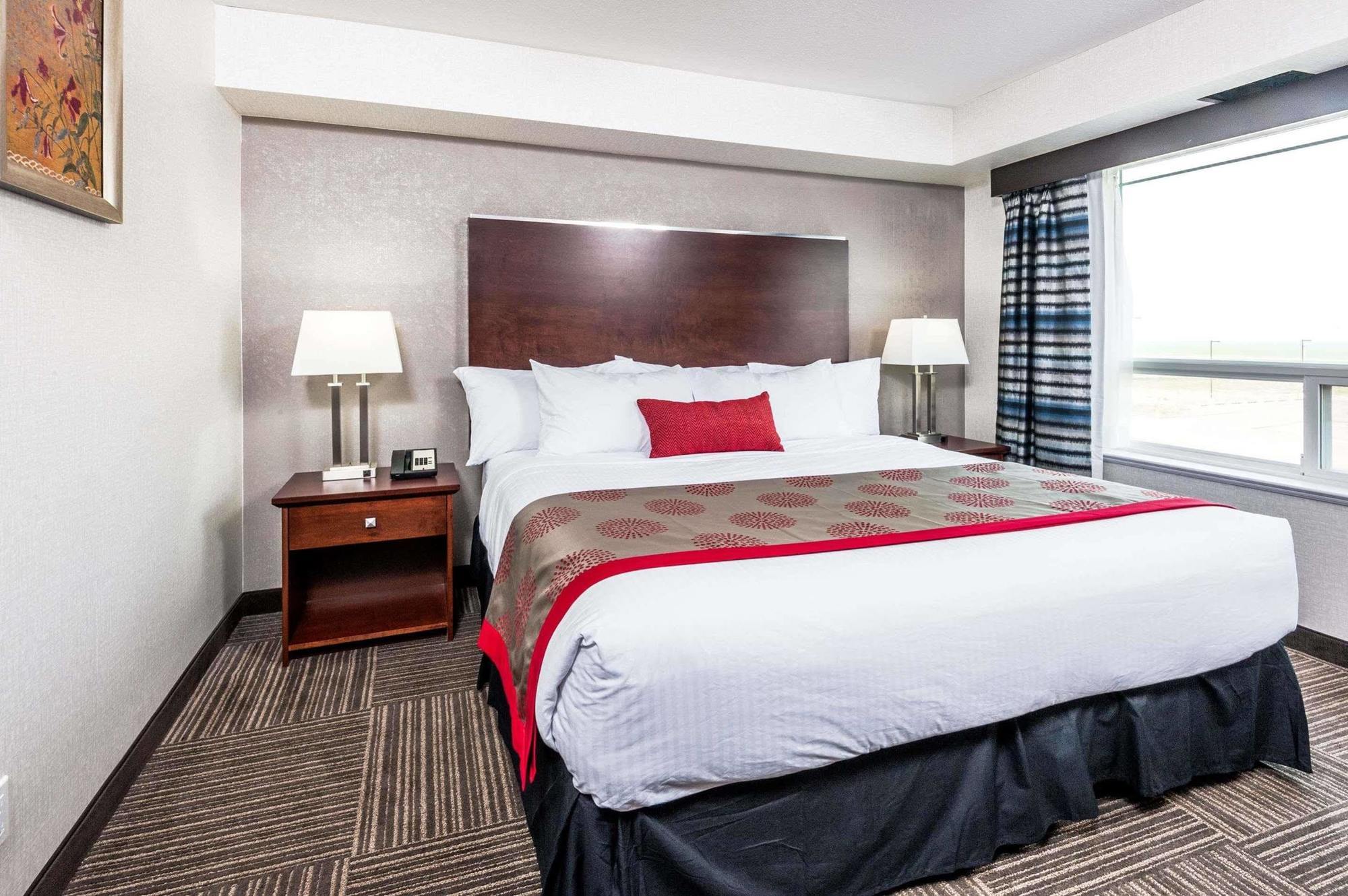 Ramada By Wyndham Moose Jaw Hotel Exterior photo