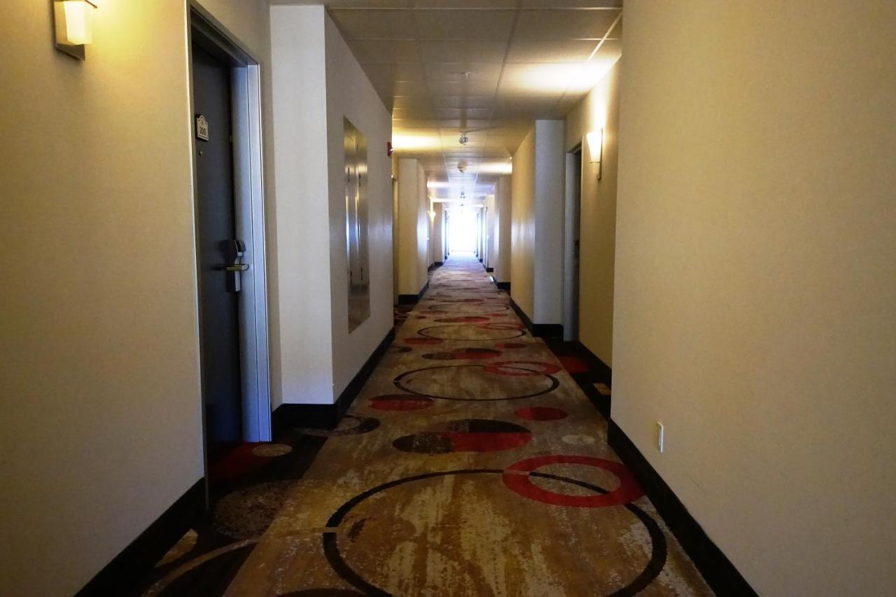 Ramada By Wyndham Moose Jaw Hotel Exterior photo